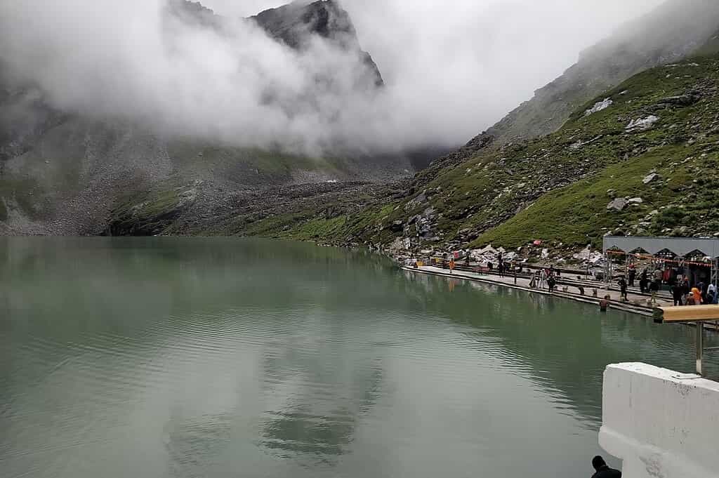 Hemkund Lake 